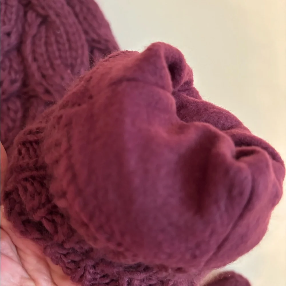 CABELA’S Cranberry Knitted Hat and Gloves Set